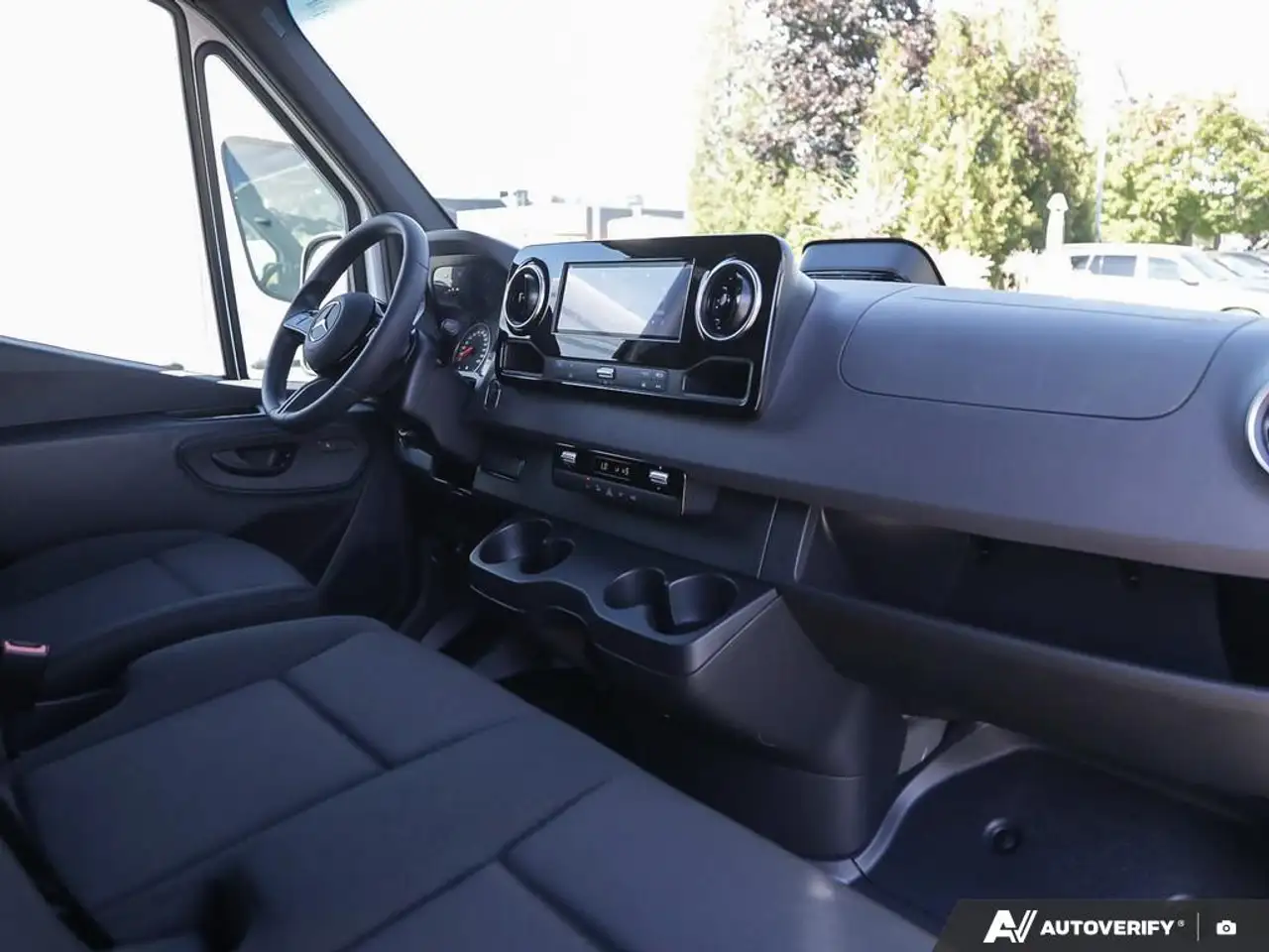 Mercedes-Benz Sprinter - Image 23
