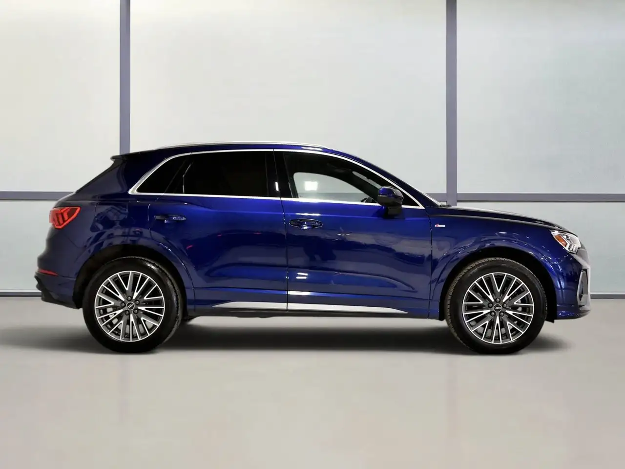 Audi Q3 - Image 6