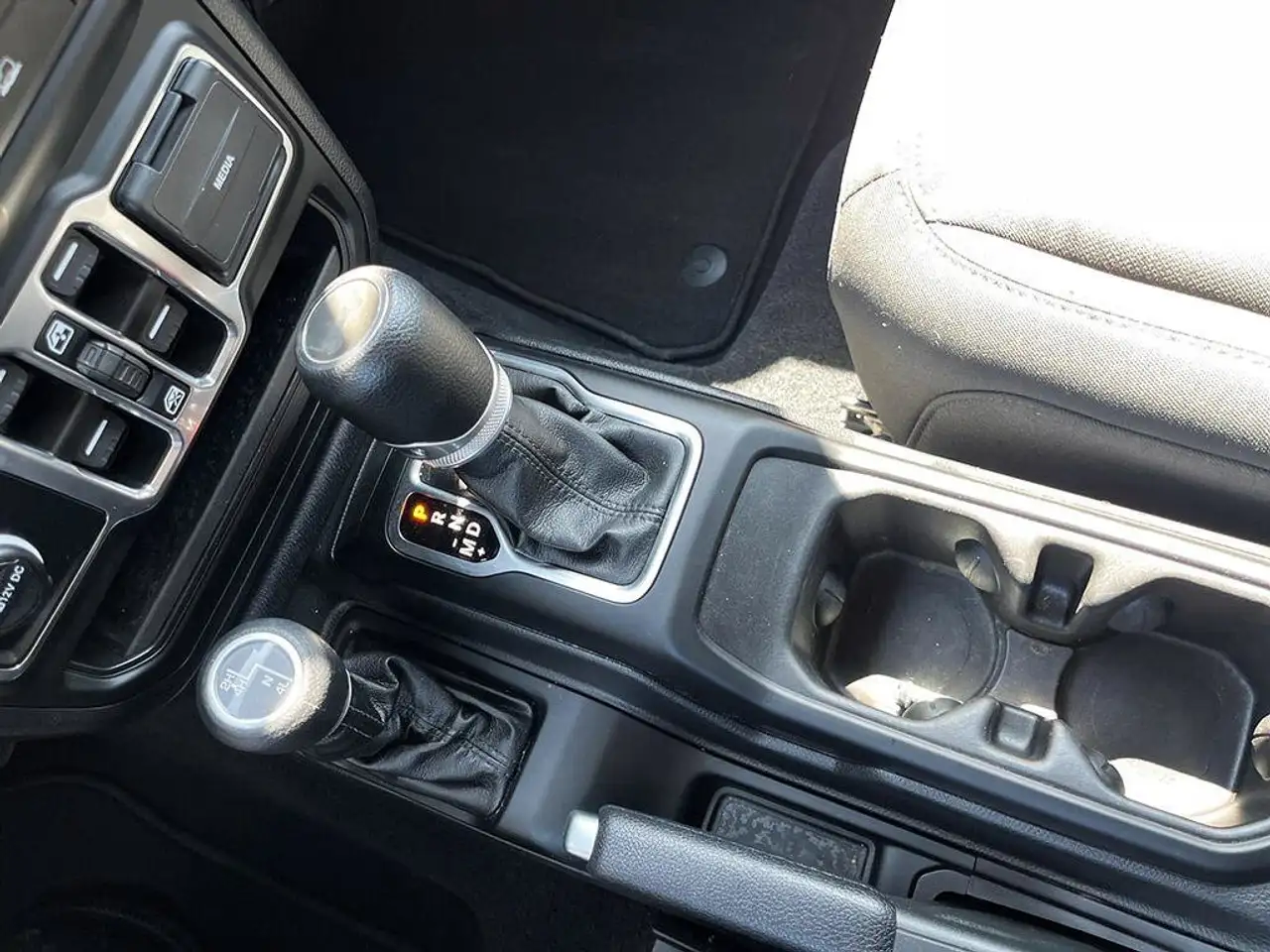 Jeep Wrangler - Image 17