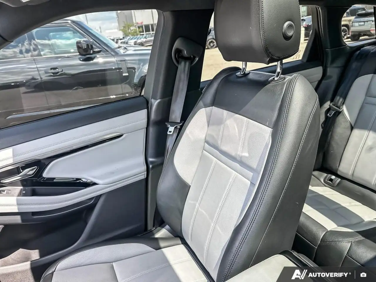 Land Rover Range Rover Evoque - Image 19
