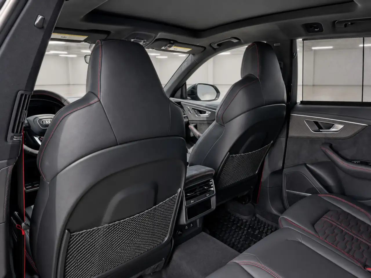 Audi RS Q8 - Image 38