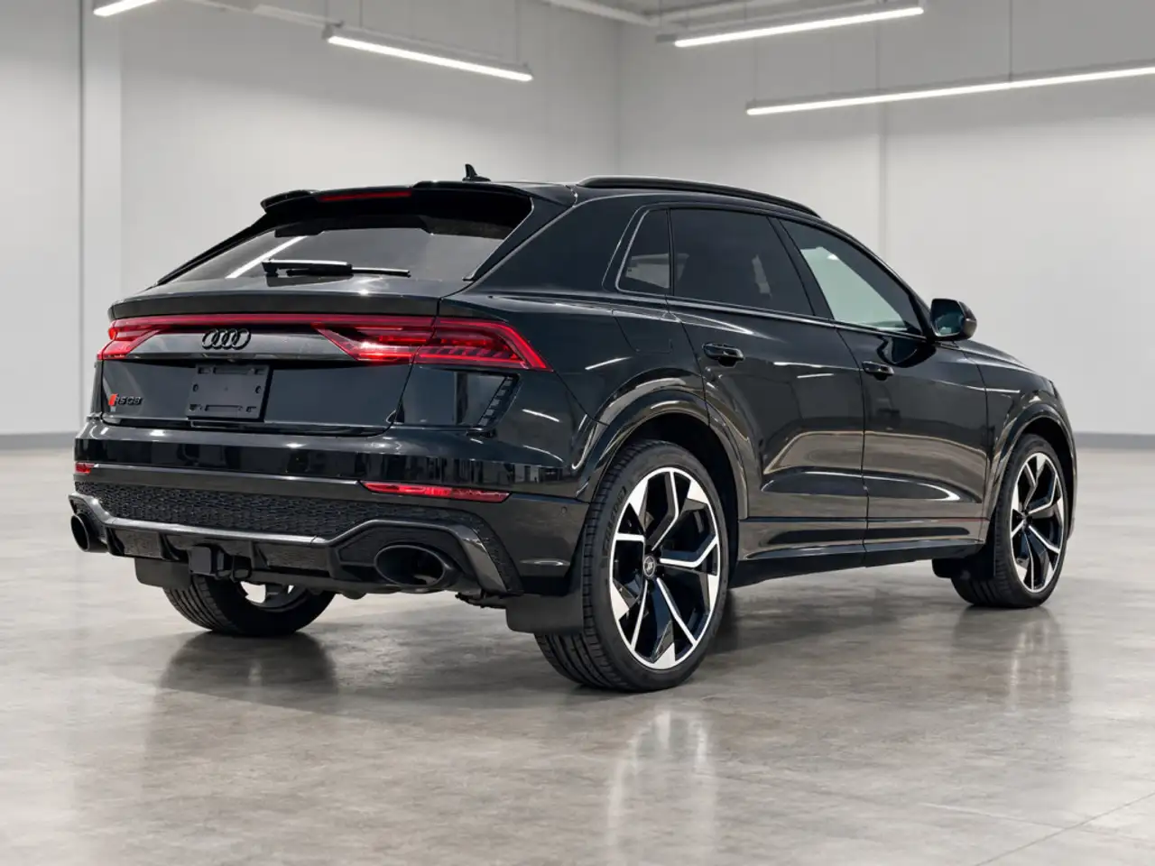 Audi RS Q8 - Image 6