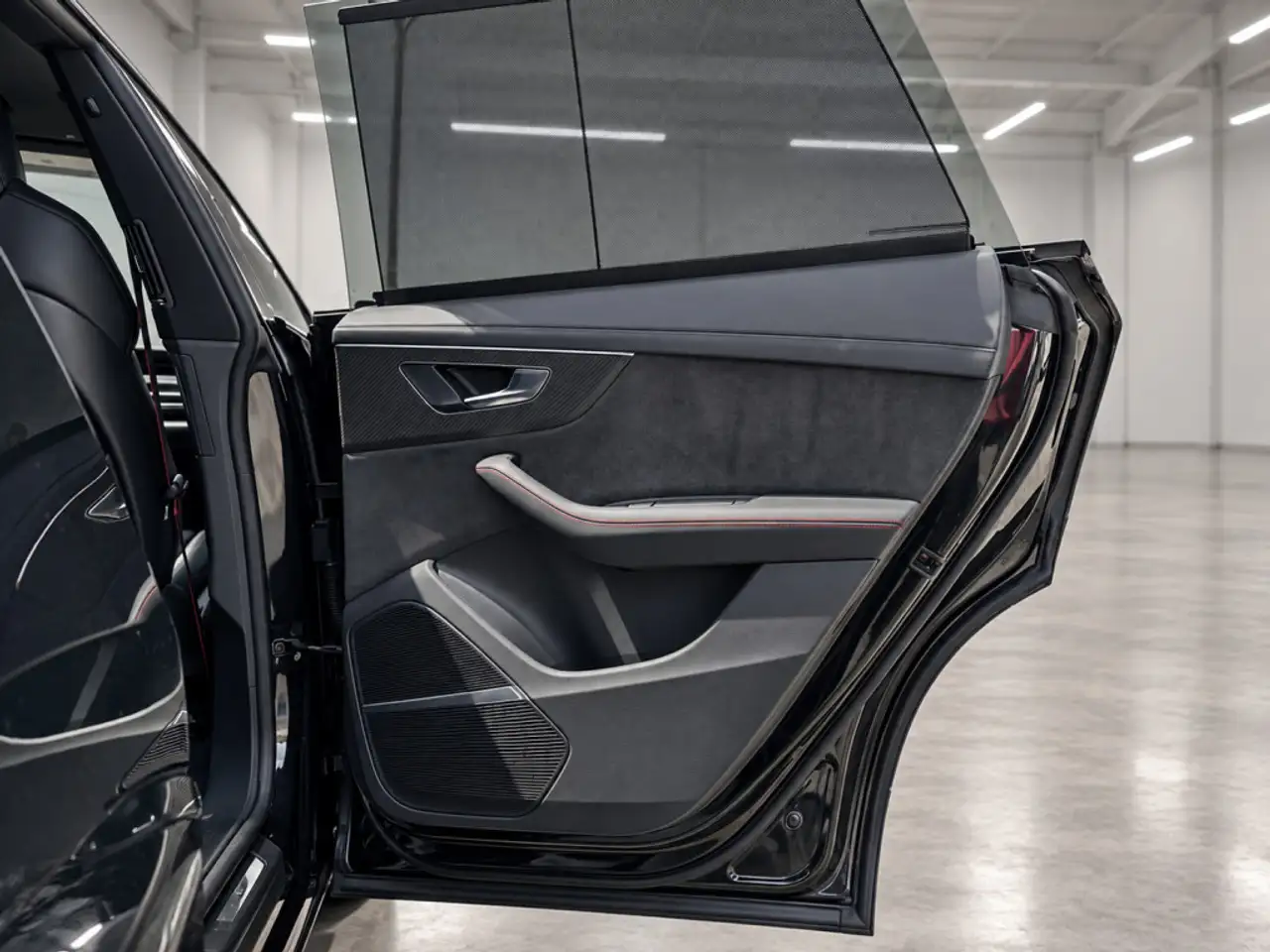 Audi RS Q8 - Image 22