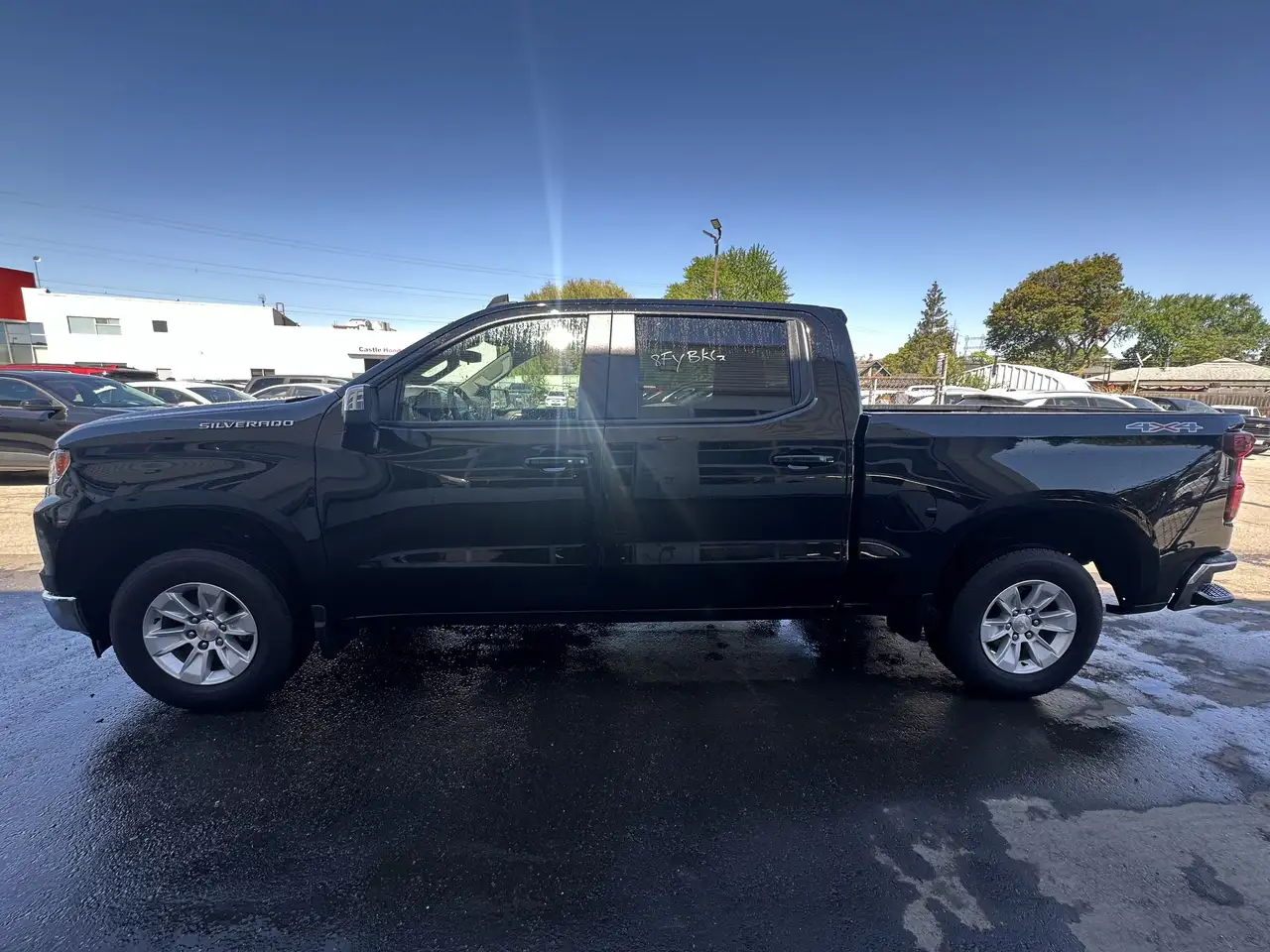 Chevrolet Silverado 1500 - Image 2