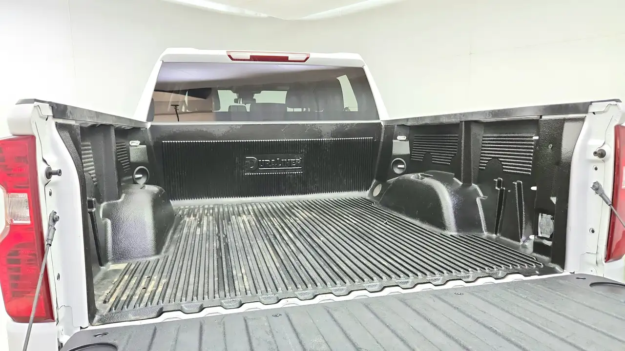 Chevrolet Silverado 1500 - Image 40