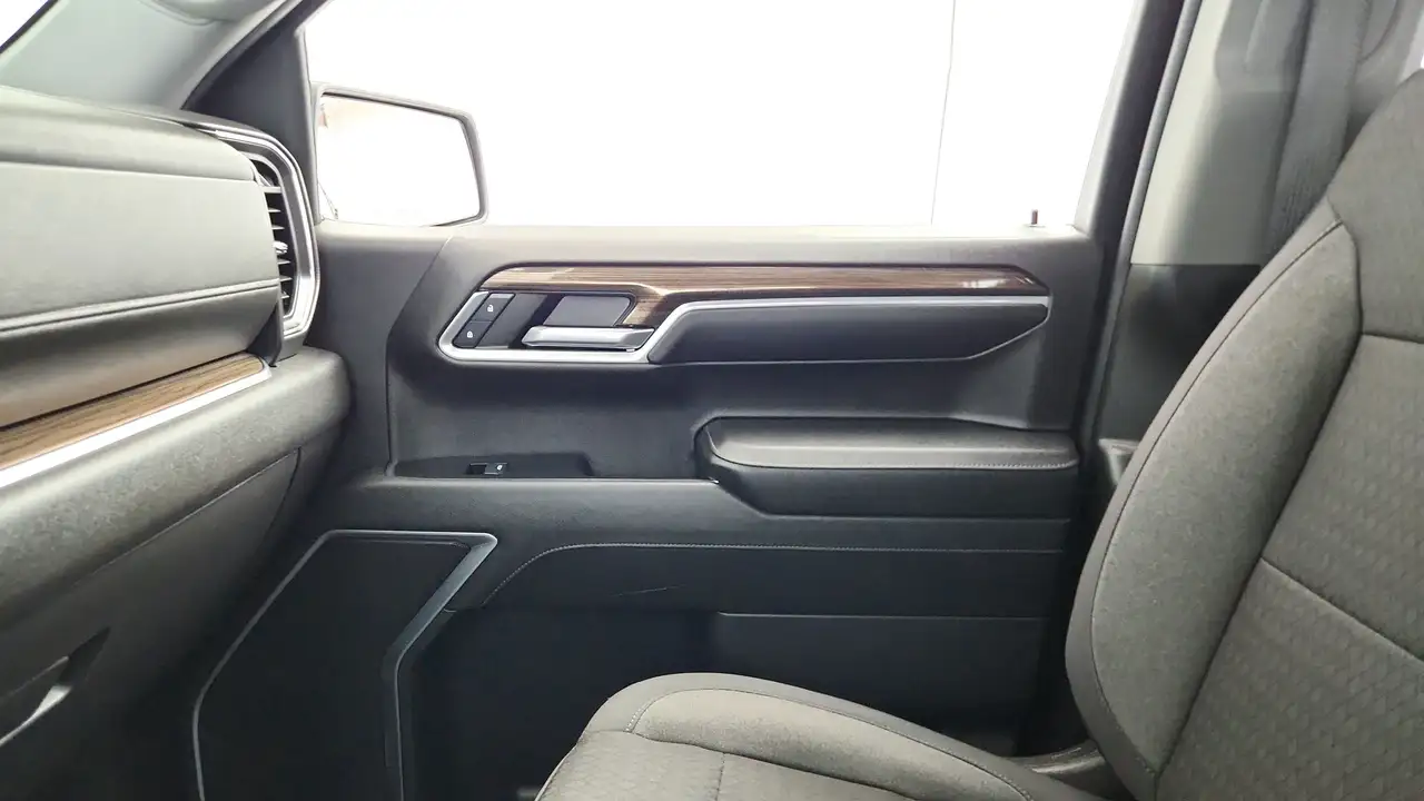 Chevrolet Silverado 1500 - Image 34