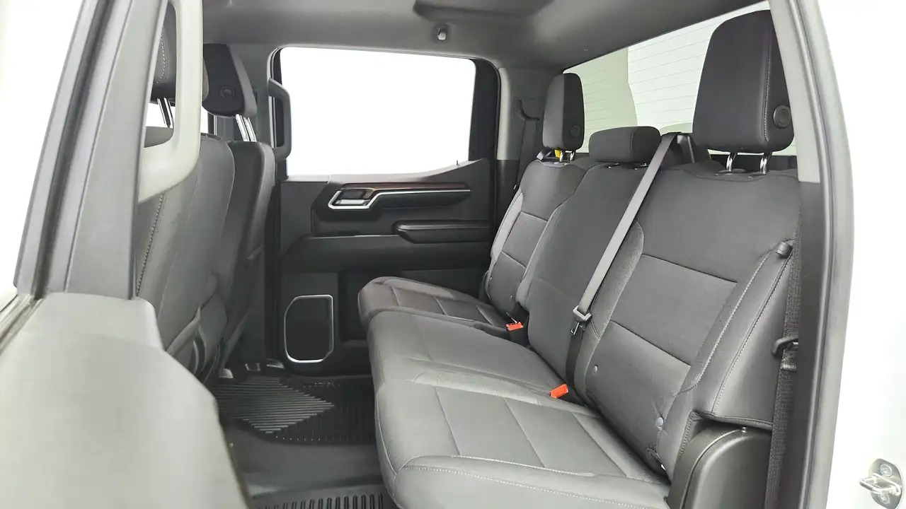 Chevrolet Silverado 1500 - Image 36