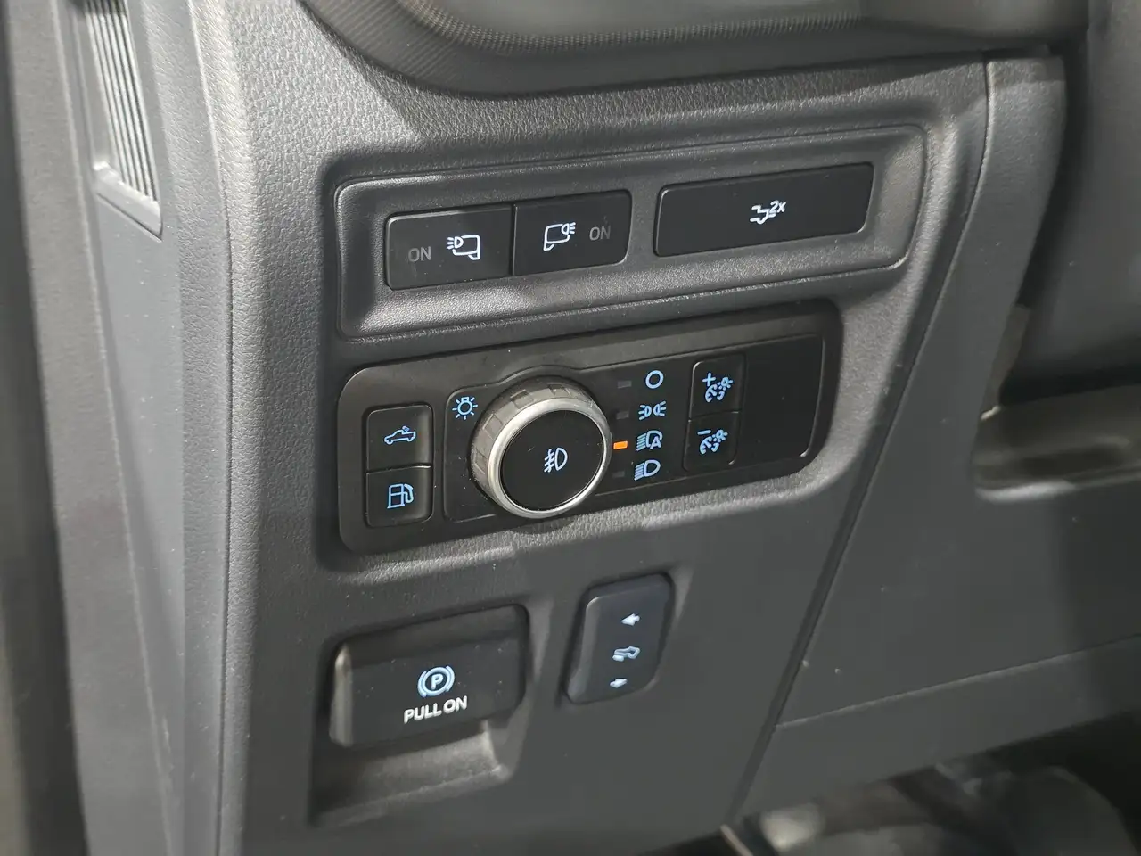 Ford F-150 - Image 18