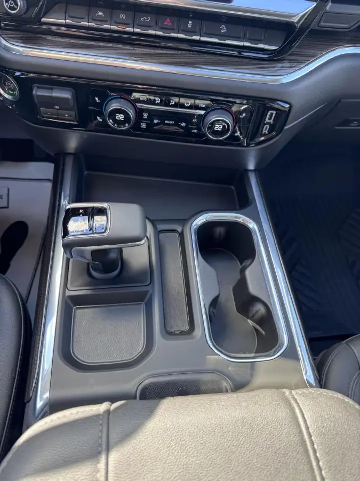 Chevrolet Silverado 1500 - Image 12