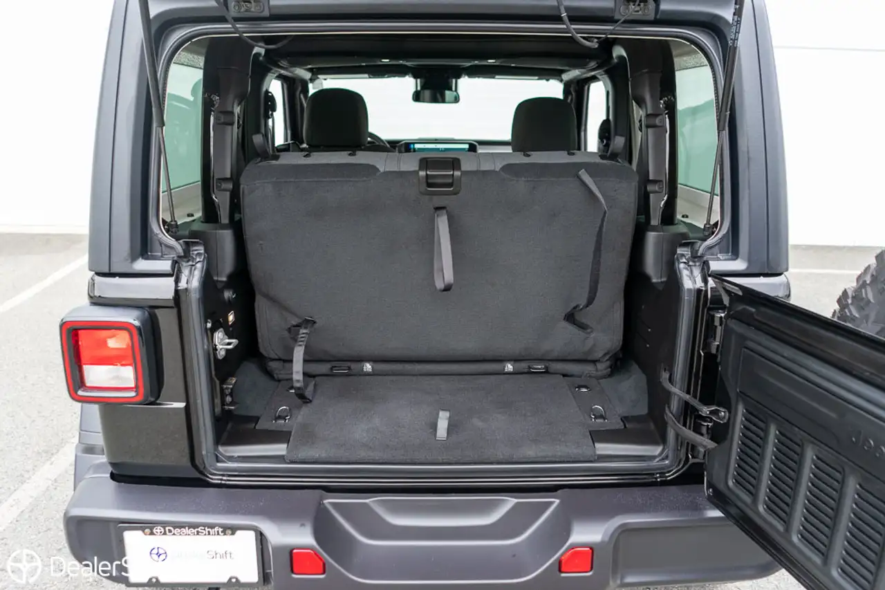 Jeep Wrangler - Image 18