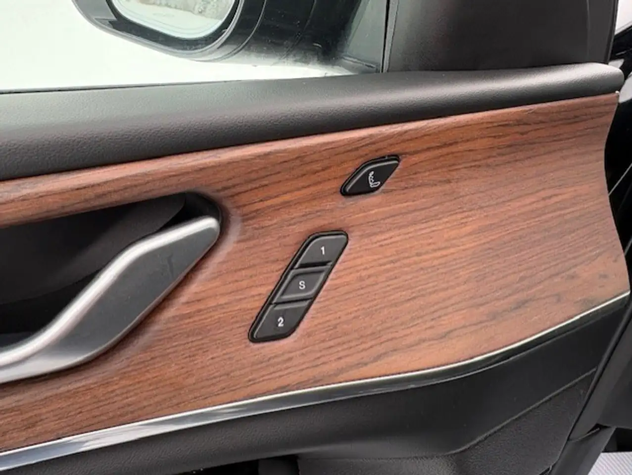 Jeep Grand Cherokee - Image 13