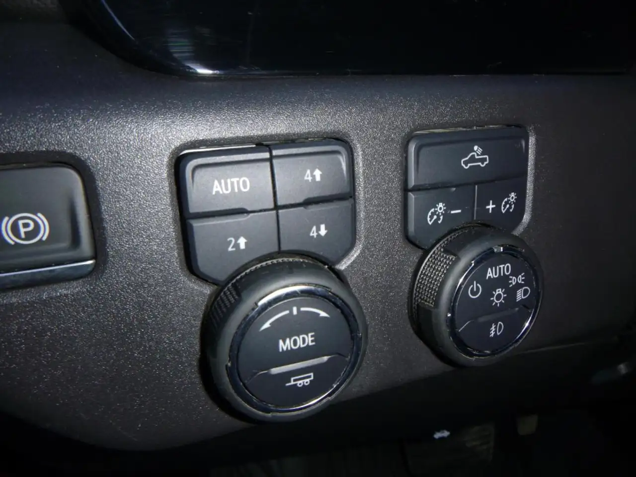 Chevrolet Silverado 1500 - Image 22