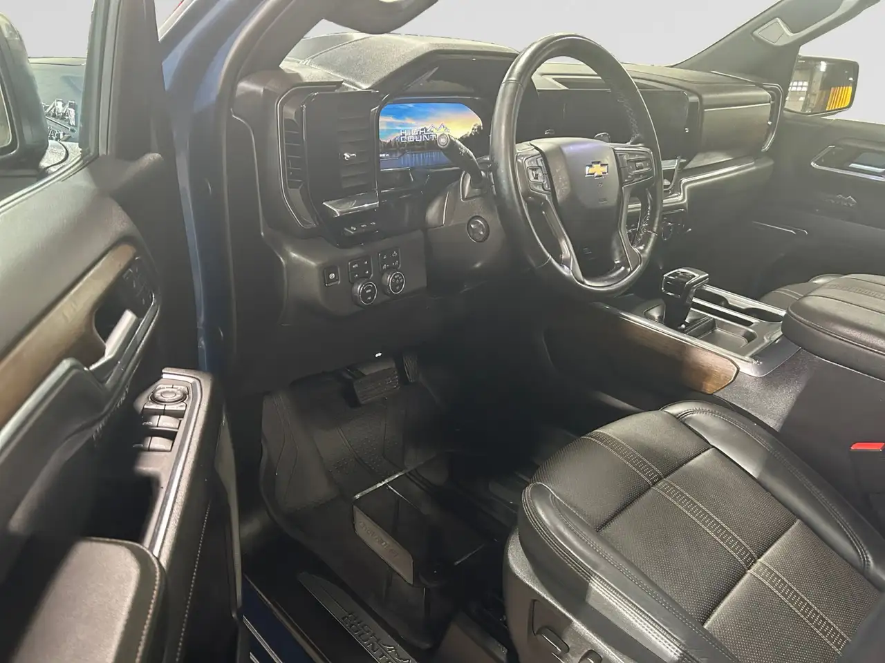 Chevrolet Silverado 1500 - Image 13
