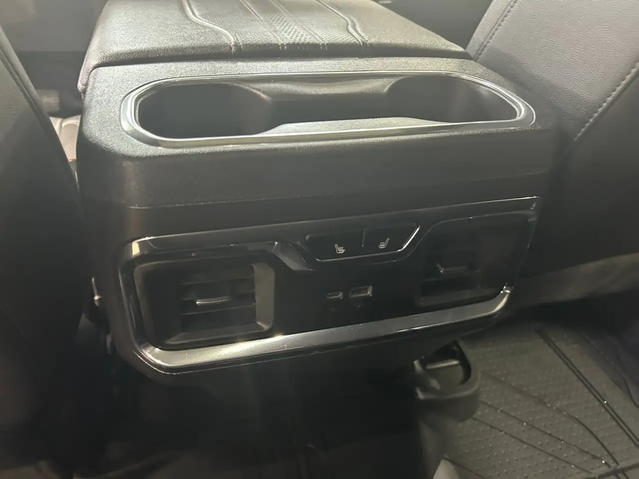 Chevrolet Silverado 1500 - Image 20