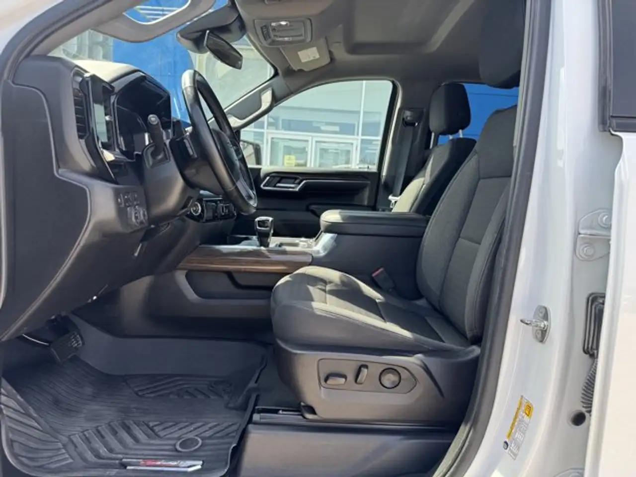 Chevrolet Silverado 1500 - Image 10