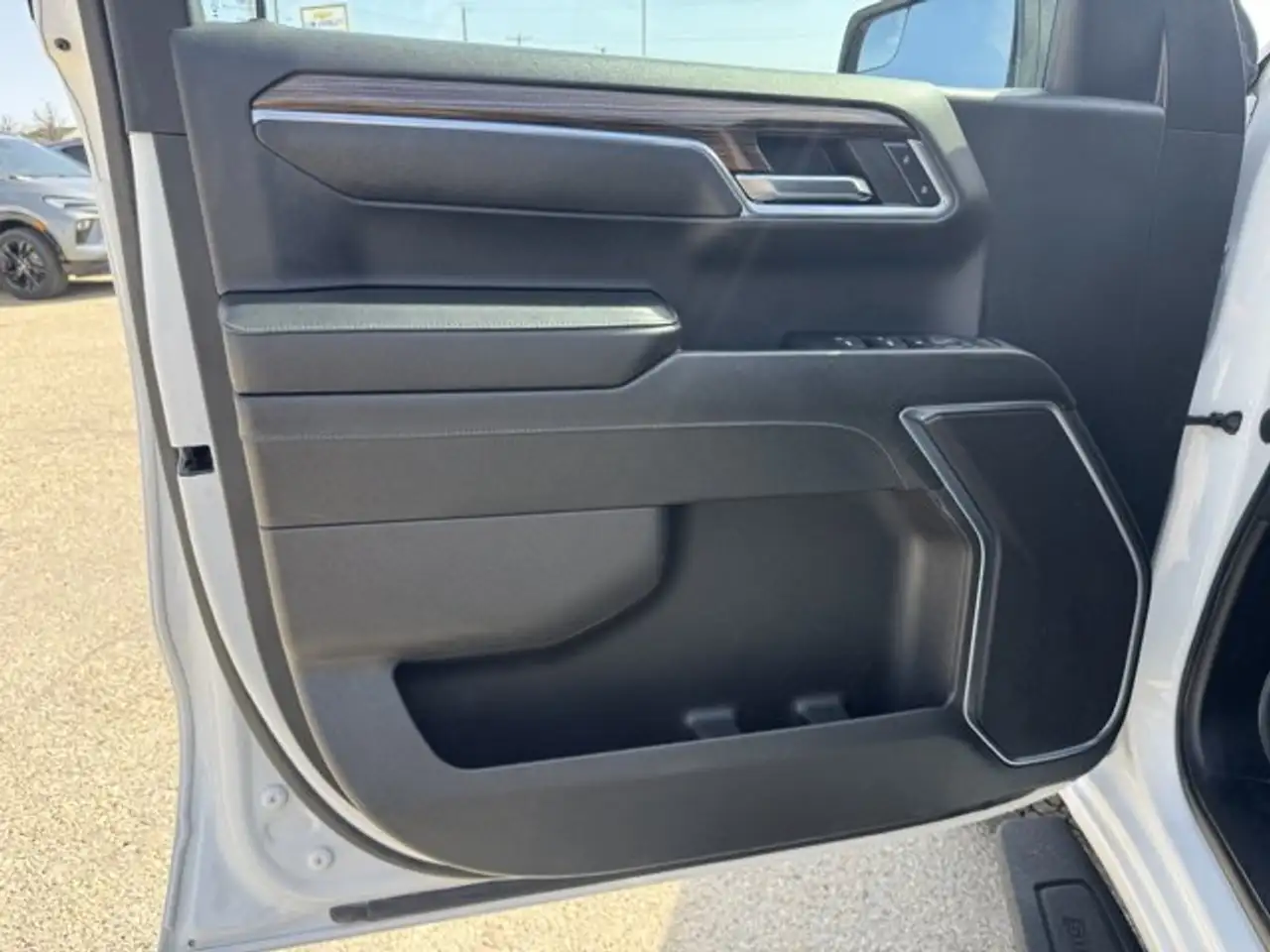Chevrolet Silverado 1500 - Image 9