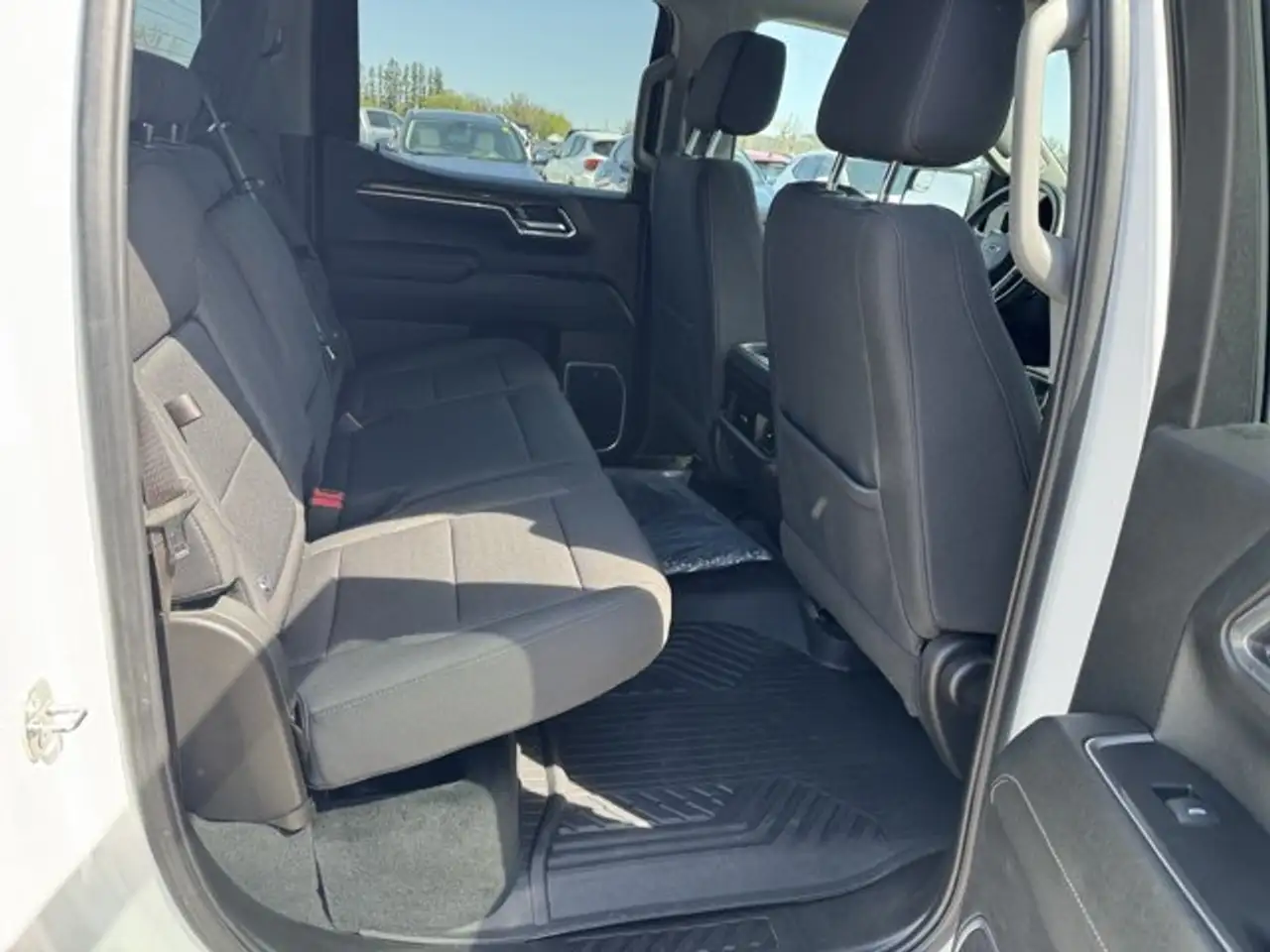 Chevrolet Silverado 1500 - Image 13
