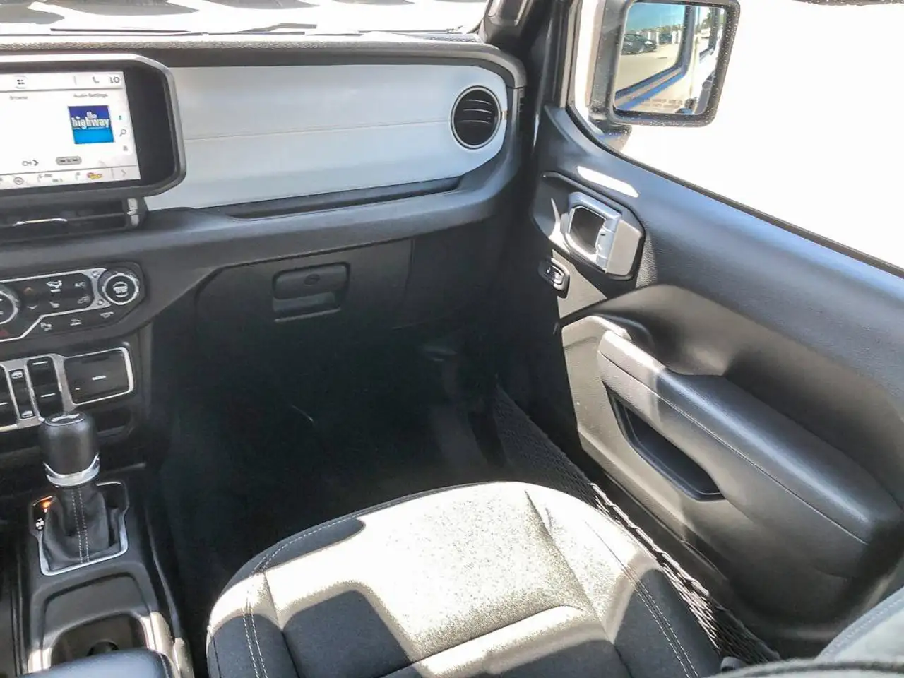 Jeep Wrangler - Image 28