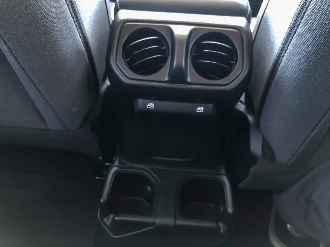 Jeep Wrangler - Image 29