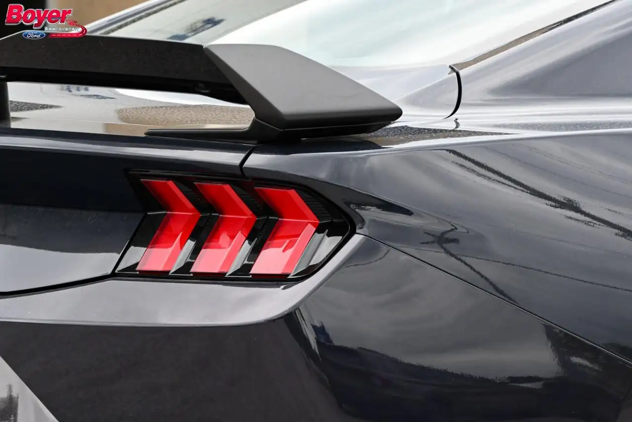 Ford Mustang - Image 8
