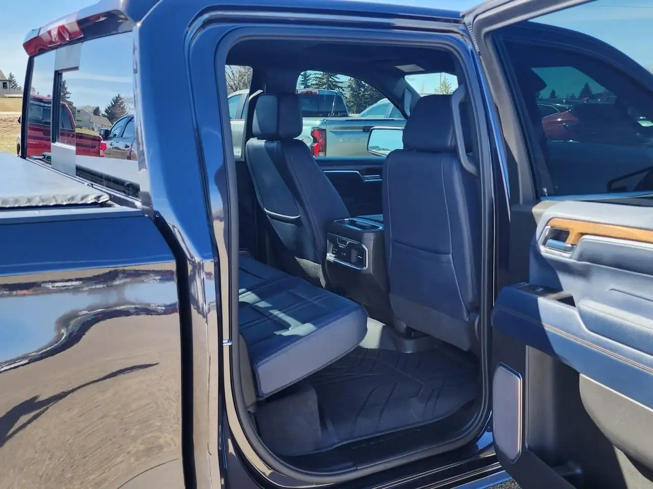 Chevrolet Silverado 1500 - Image 20