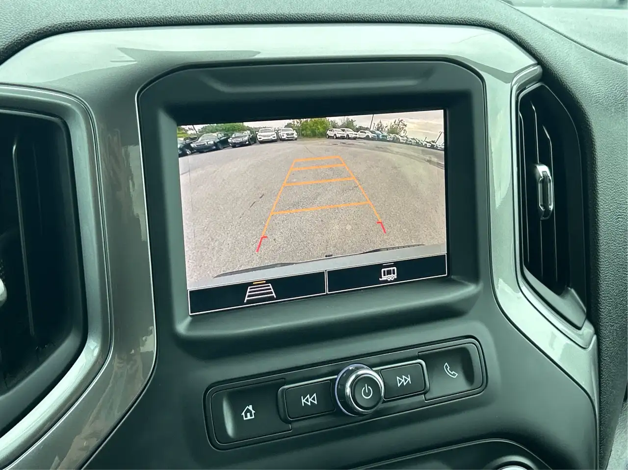Chevrolet Silverado 1500 - Image 22