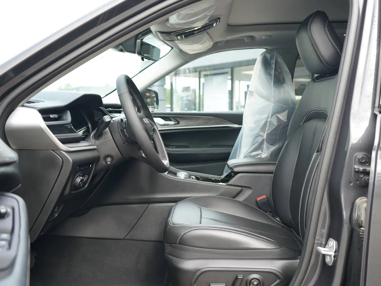 Jeep Grand Cherokee - Image 10