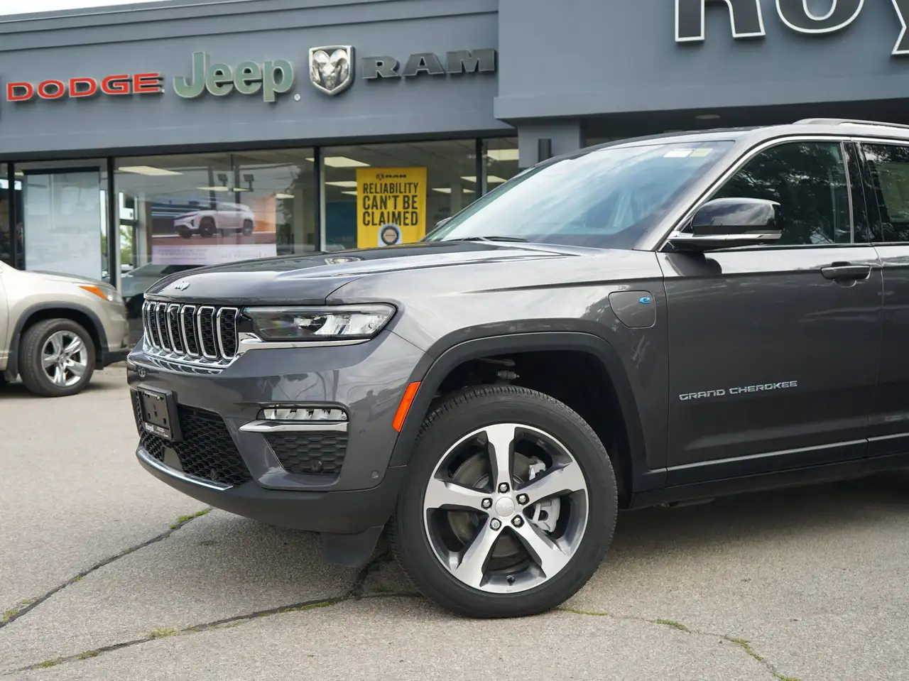 Jeep Grand Cherokee - Image 2