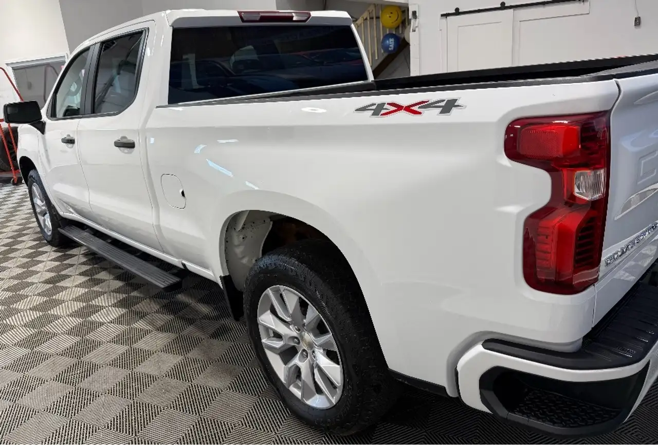 Chevrolet Silverado 1500 - Image 3