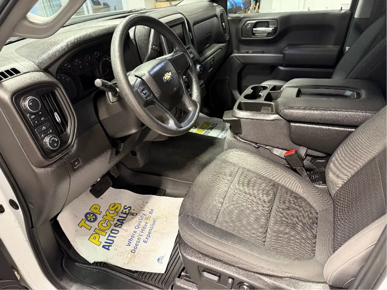 Chevrolet Silverado 1500 - Image 12
