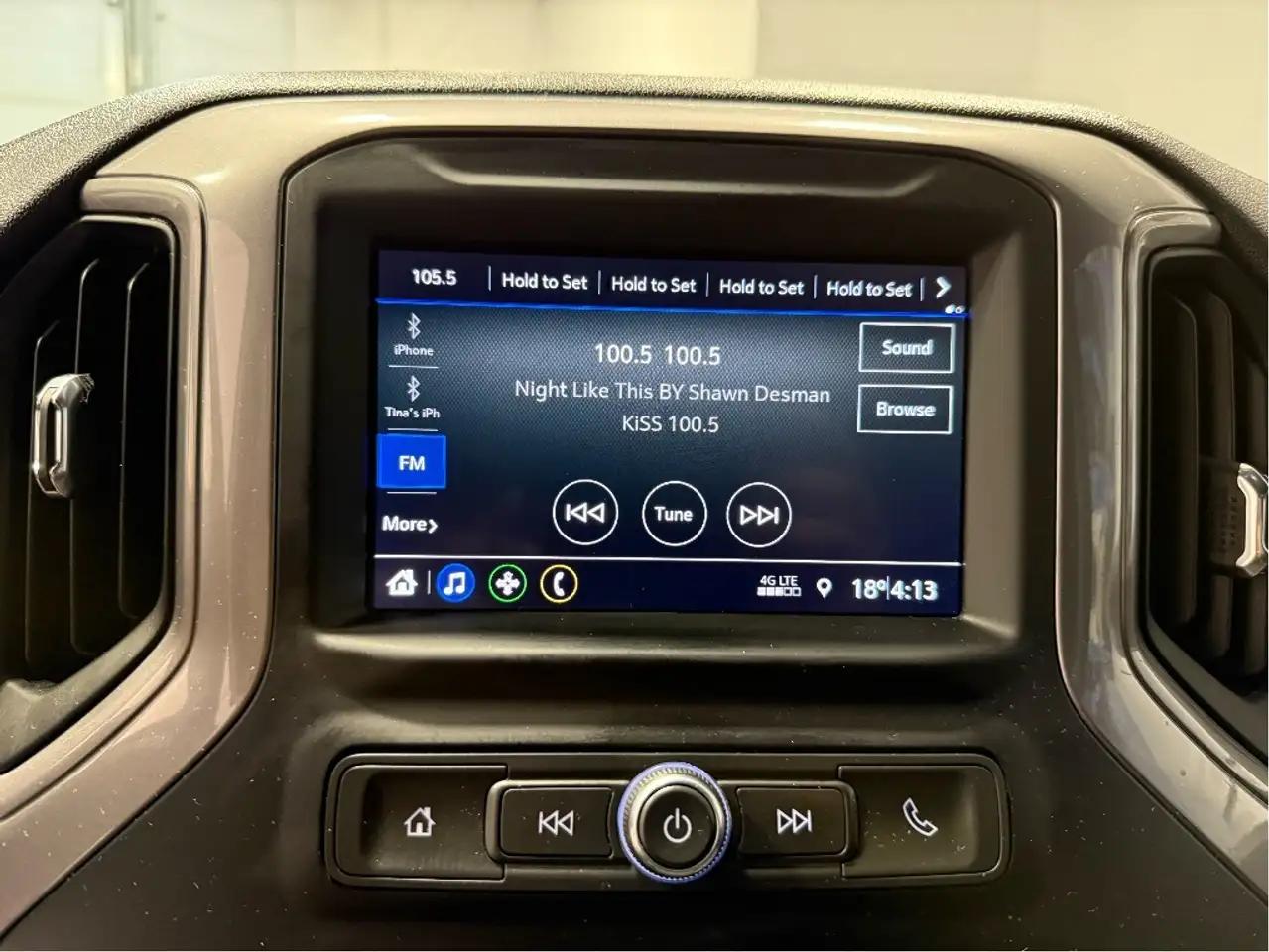 Chevrolet Silverado 1500 - Image 24