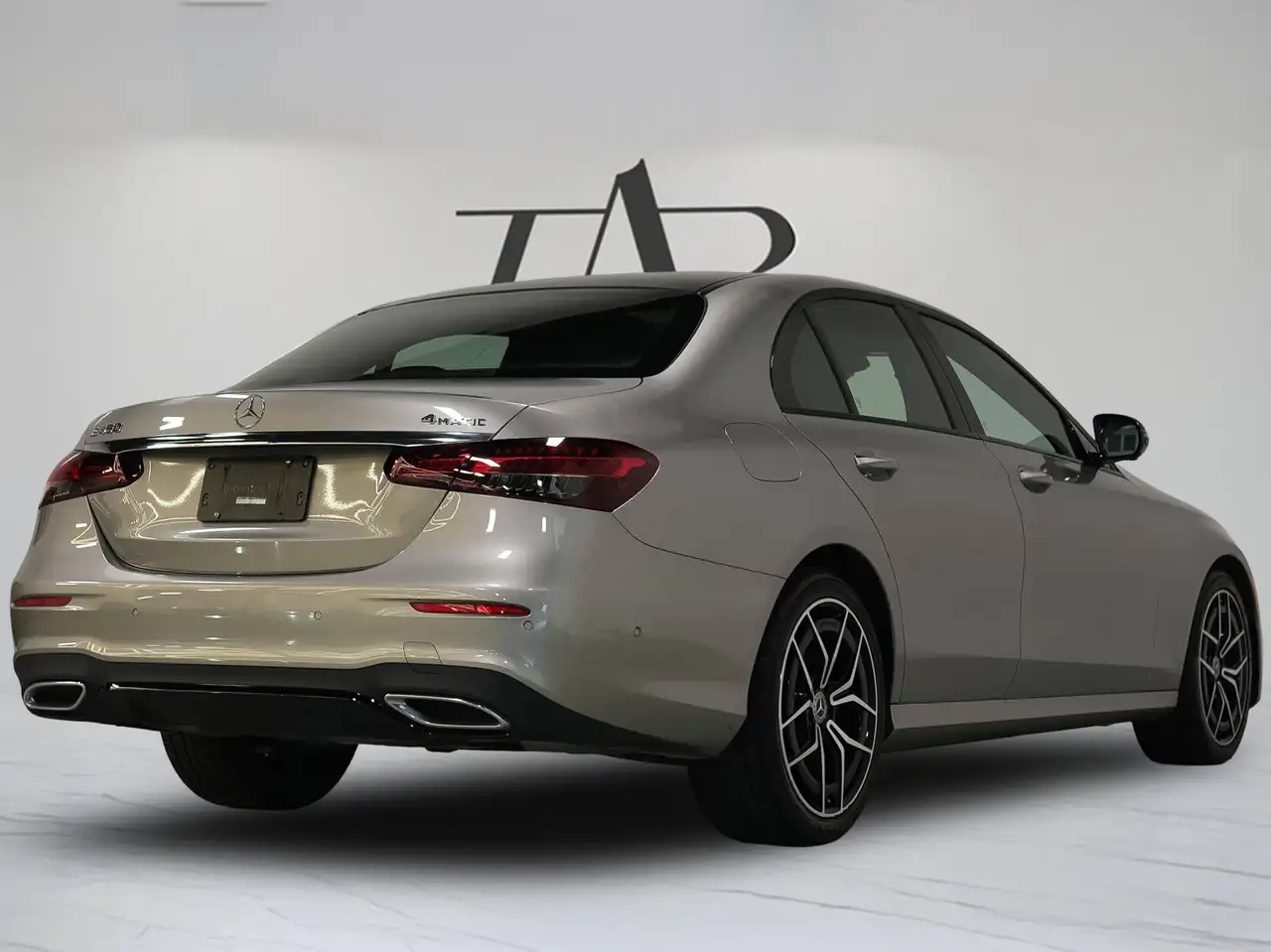 Mercedes-Benz E-Class - Image 4