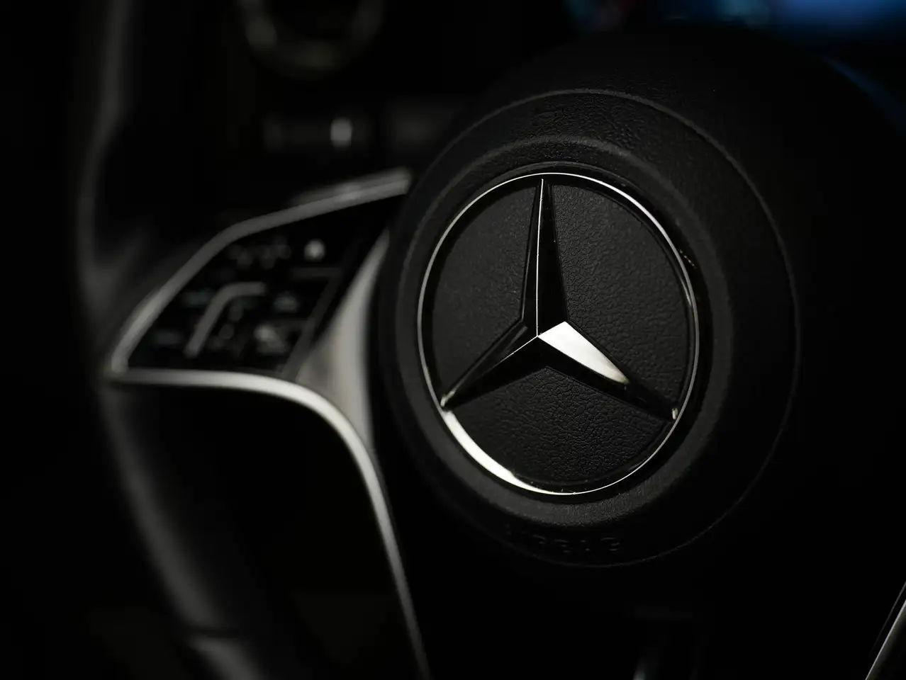 Mercedes-Benz E-Class - Image 12