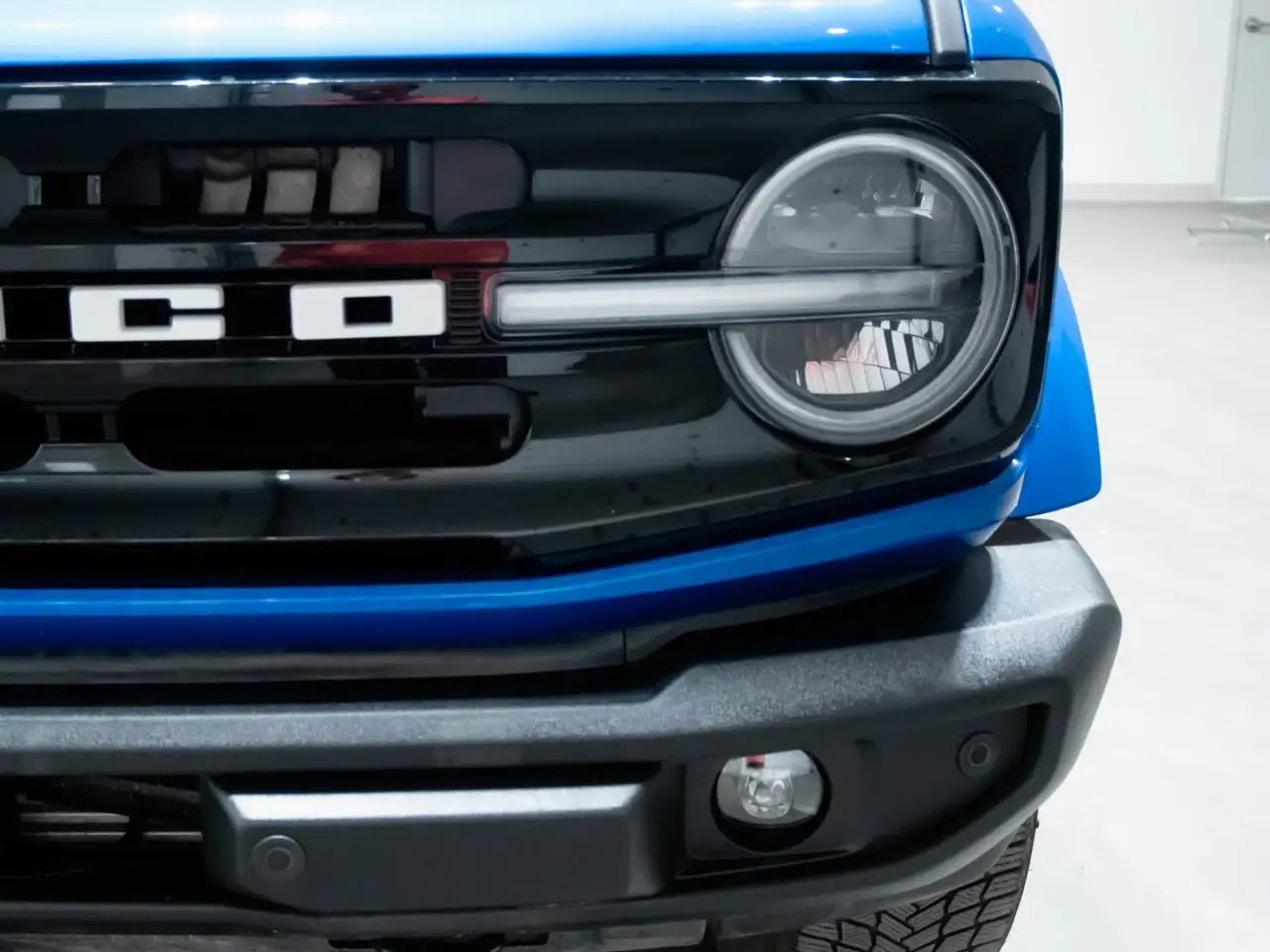 Ford Bronco - Image 2