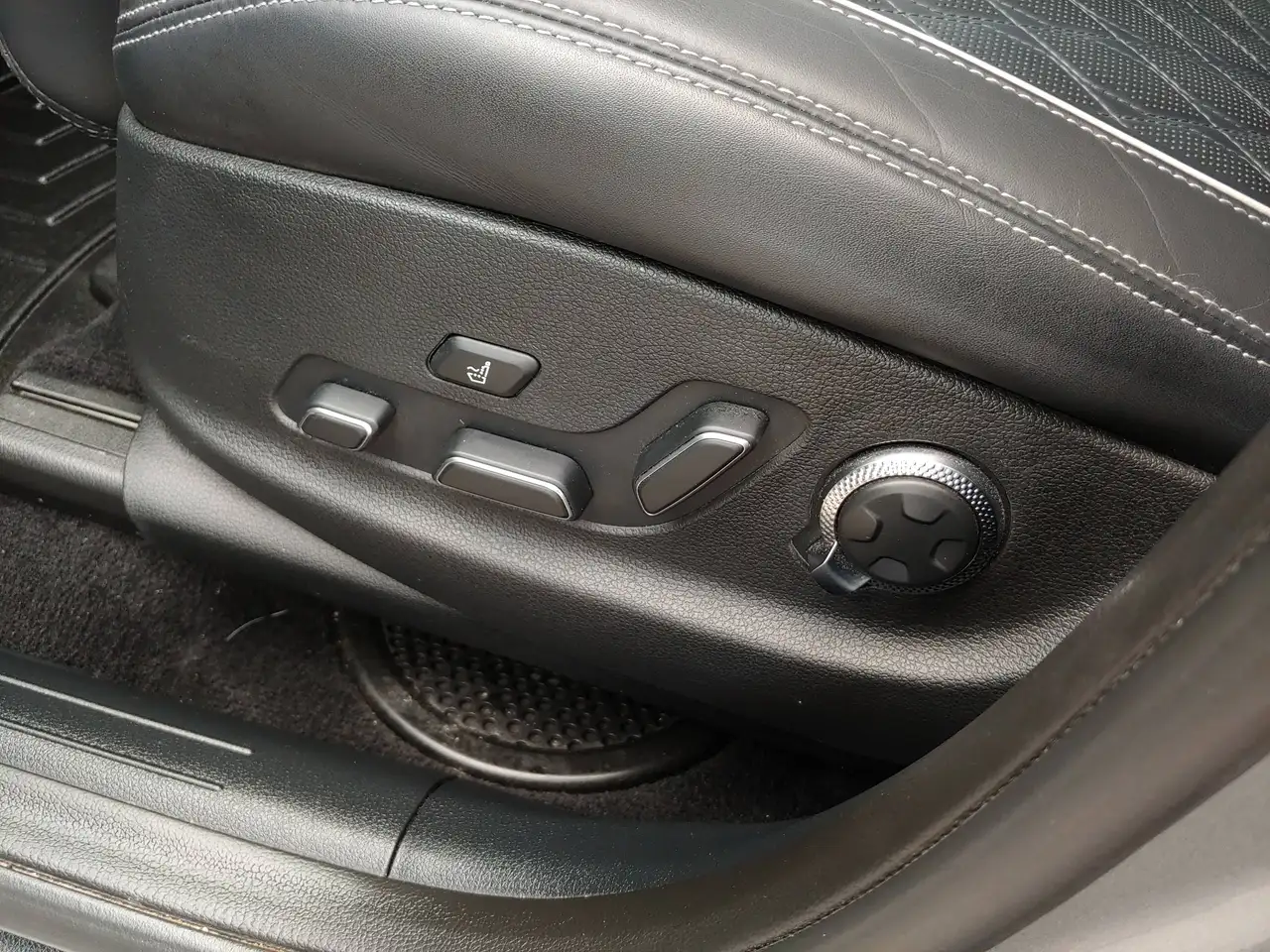 Genesis GV70 - Image 21