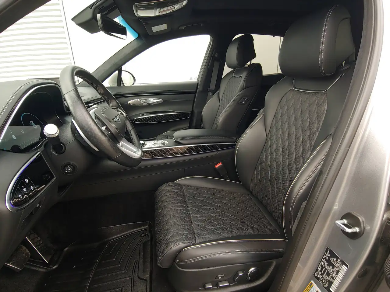 Genesis GV70 - Image 11