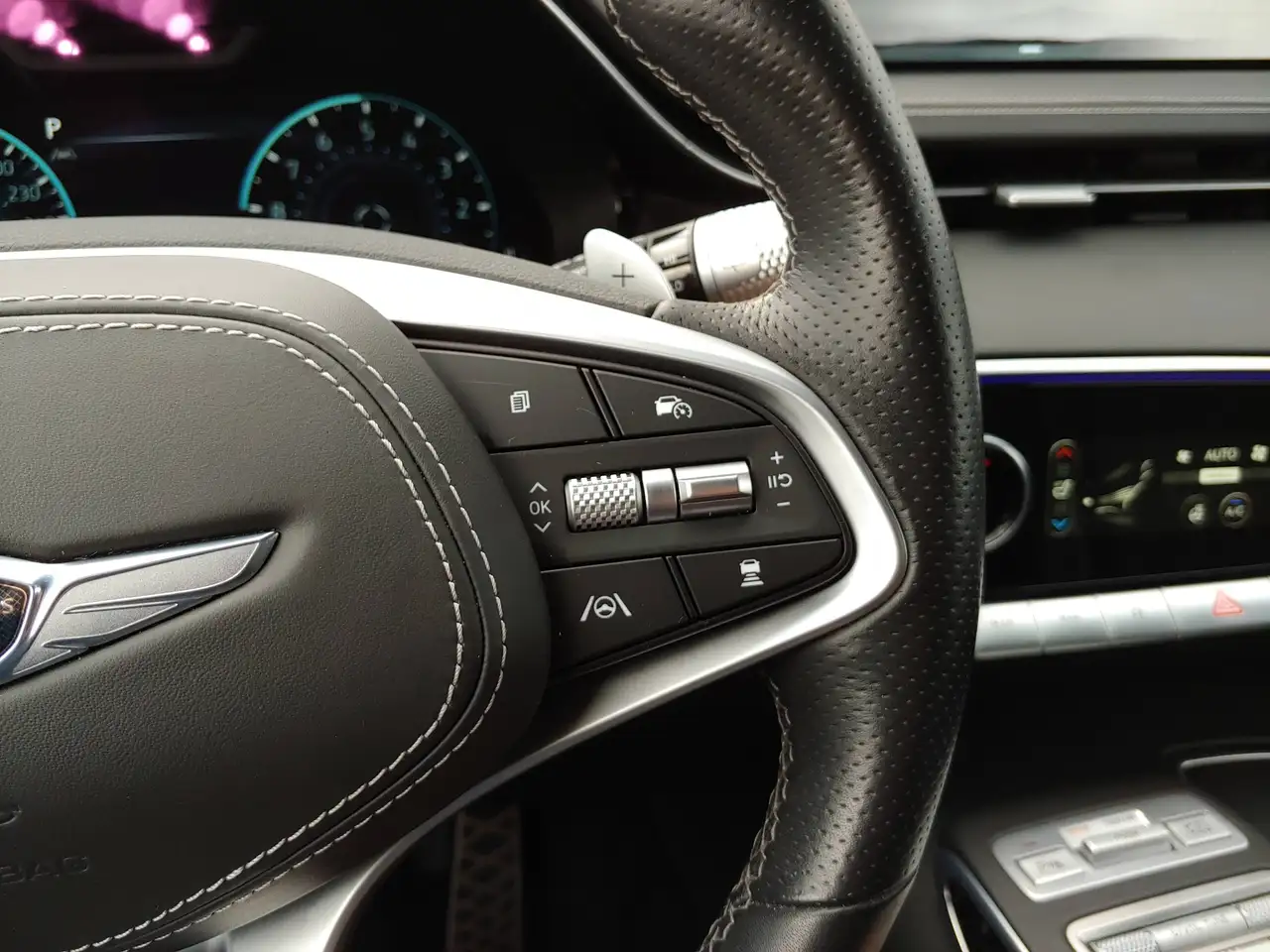 Genesis GV70 - Image 23