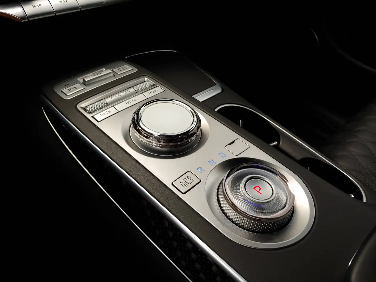 Genesis GV70 - Image 31