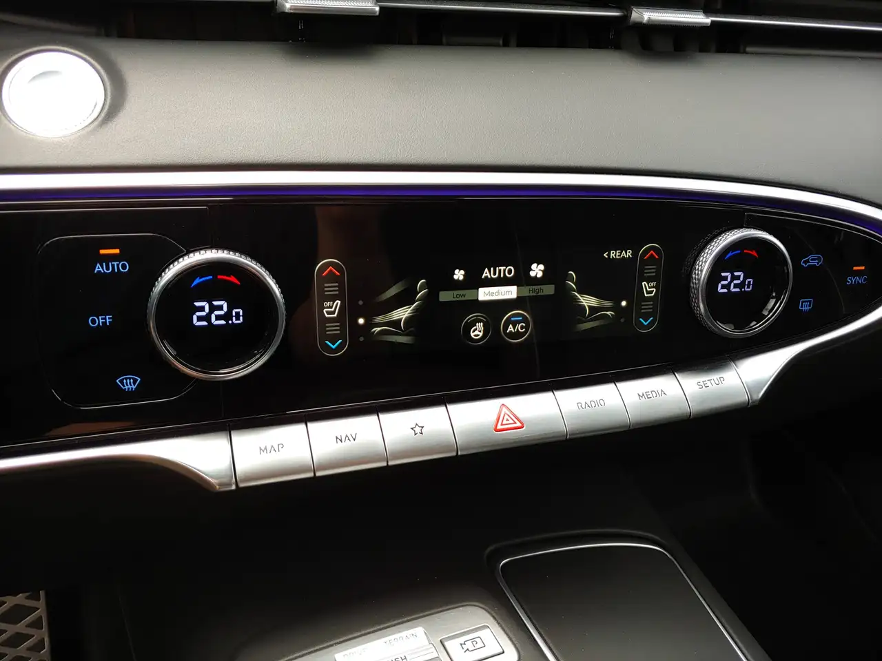 Genesis GV70 - Image 30