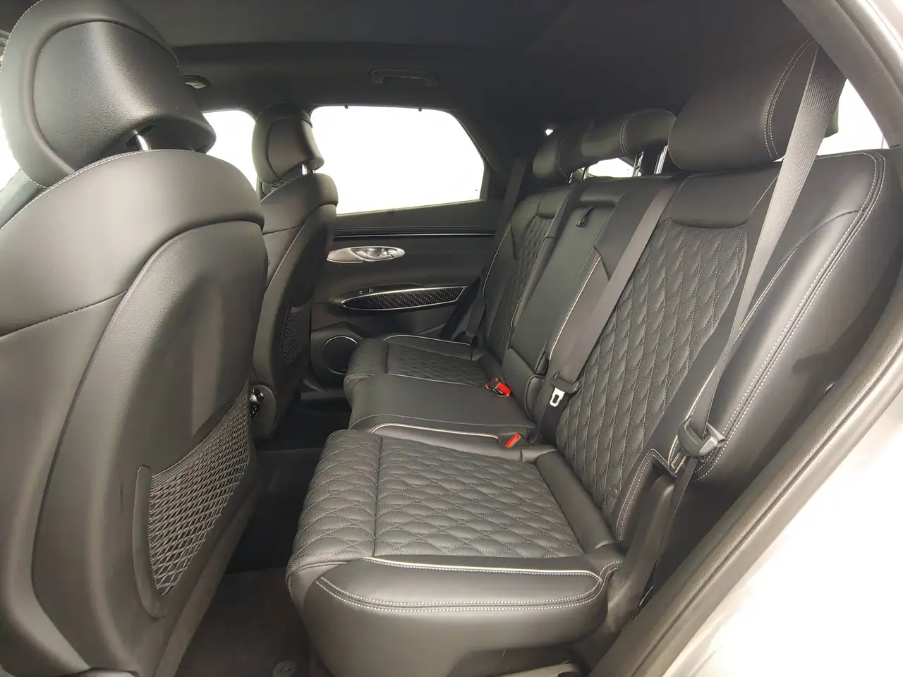 Genesis GV70 - Image 13
