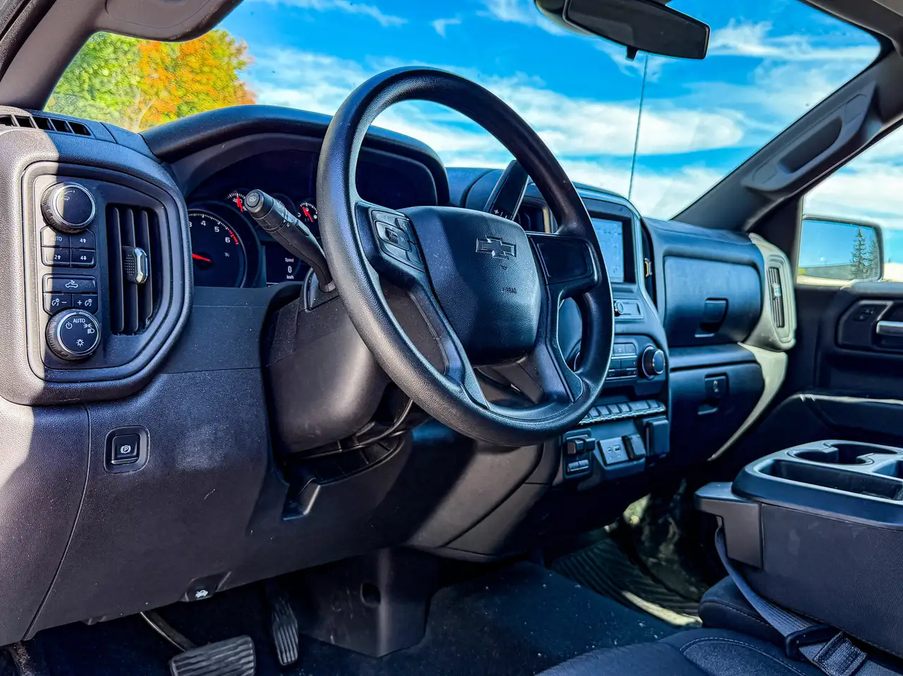 Chevrolet Silverado 1500 - Image 12