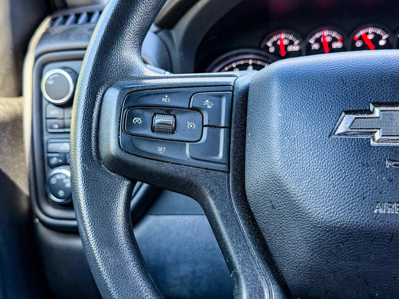 Chevrolet Silverado 1500 - Image 13