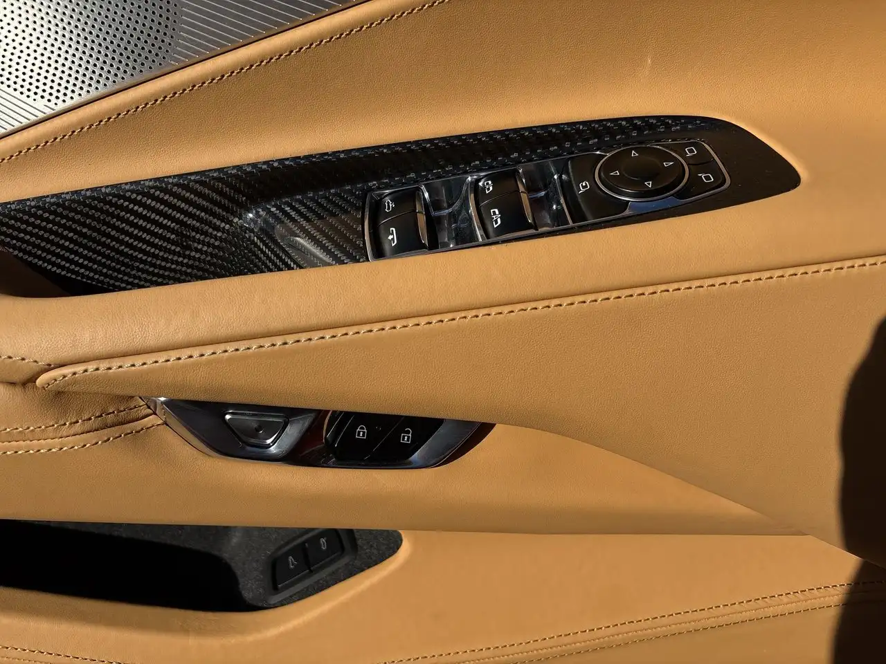 Chevrolet Corvette - Image 21