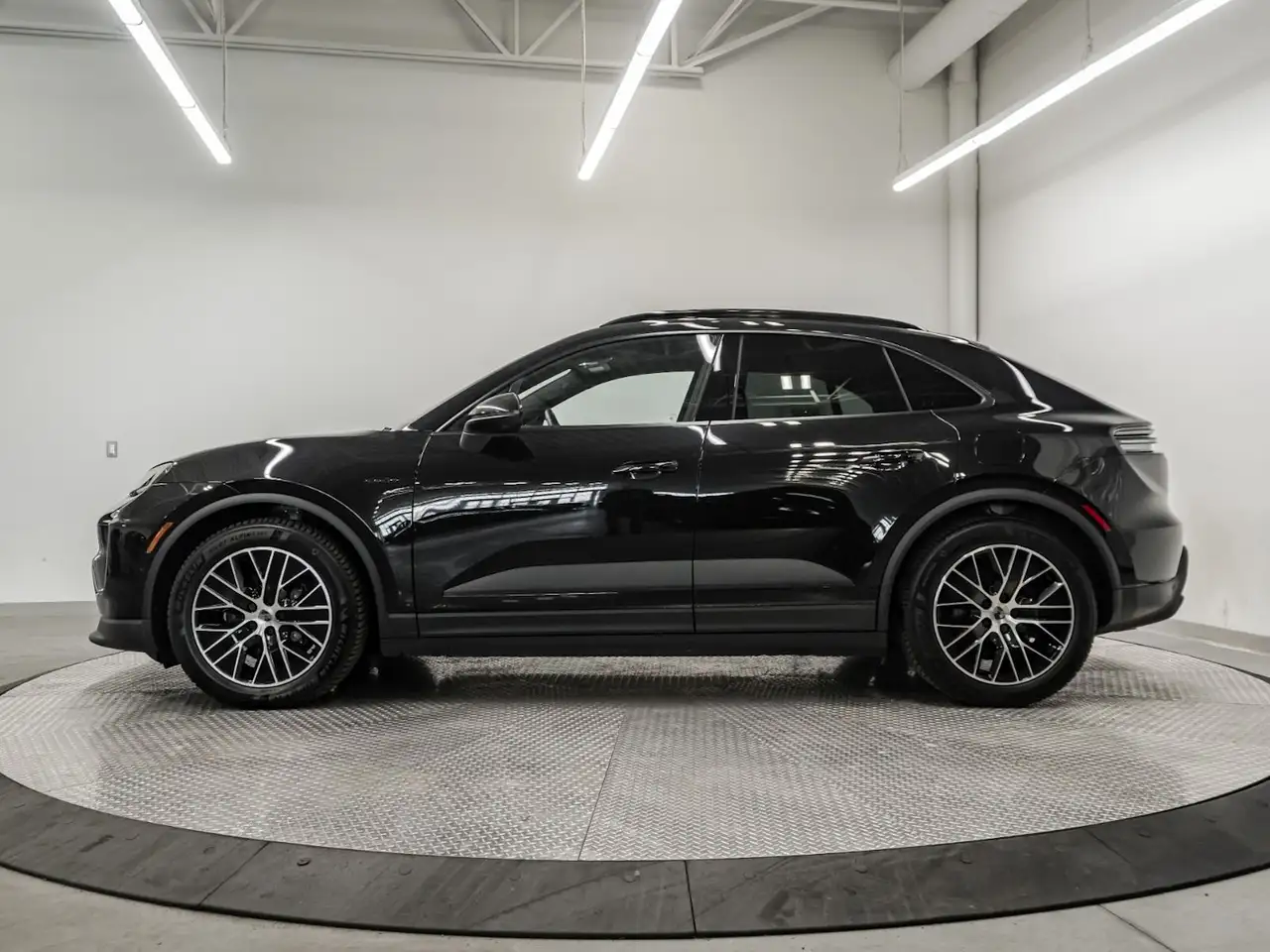 Porsche Macan - Image 2