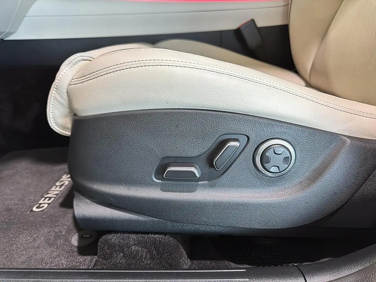 Genesis GV70 - Image 22