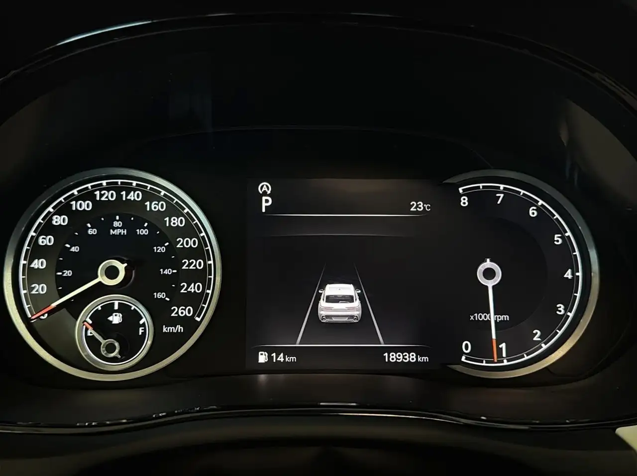 Genesis GV70 - Image 36