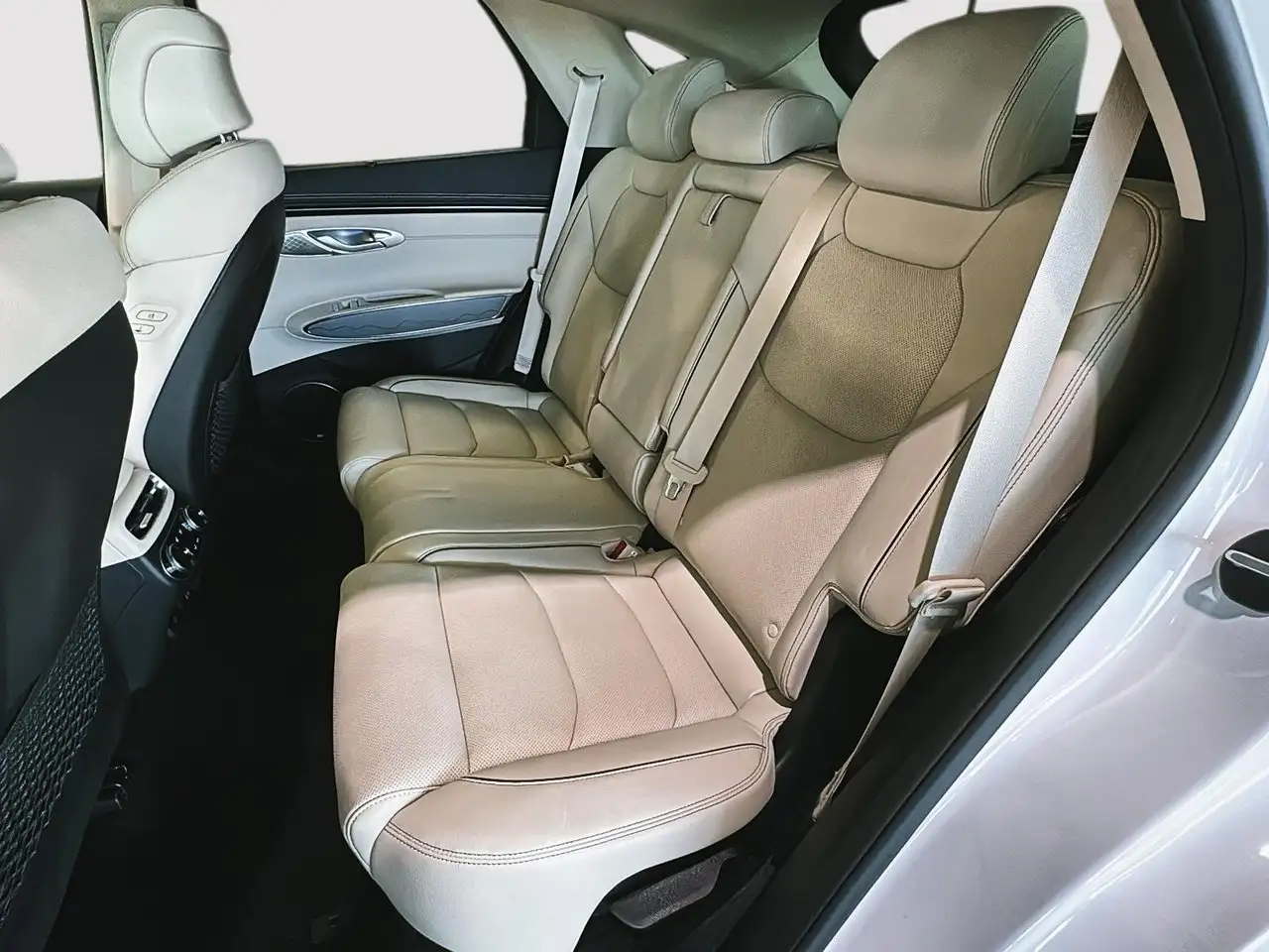 Genesis GV70 - Image 24
