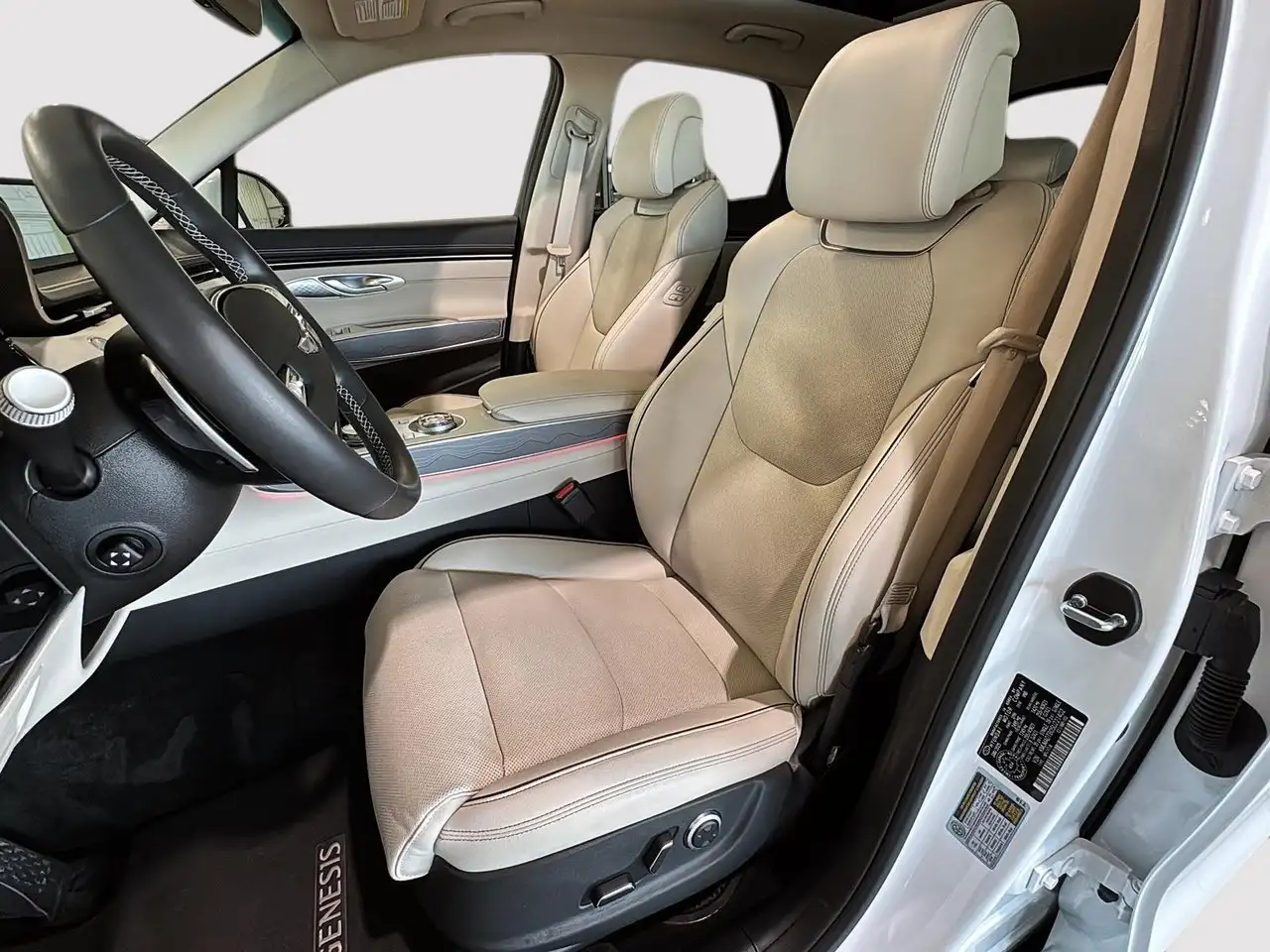 Genesis GV70 - Image 21