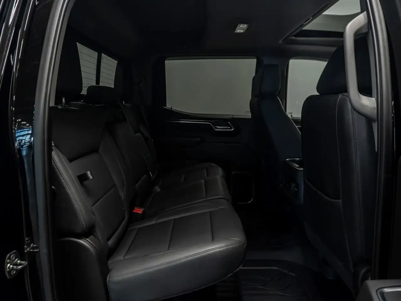 Chevrolet Silverado 1500 - Image 25