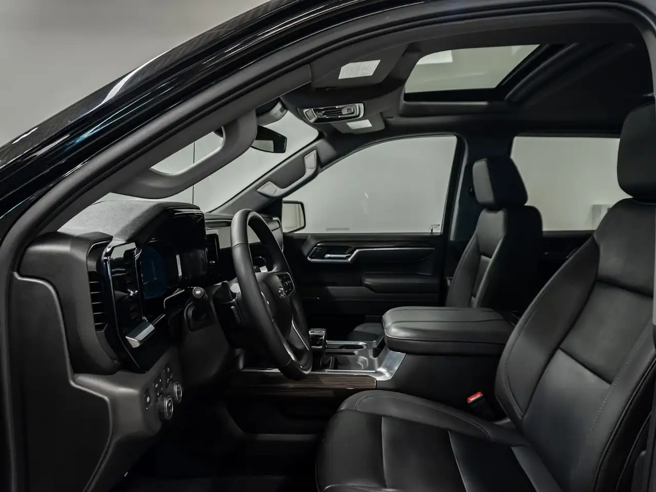 Chevrolet Silverado 1500 - Image 32